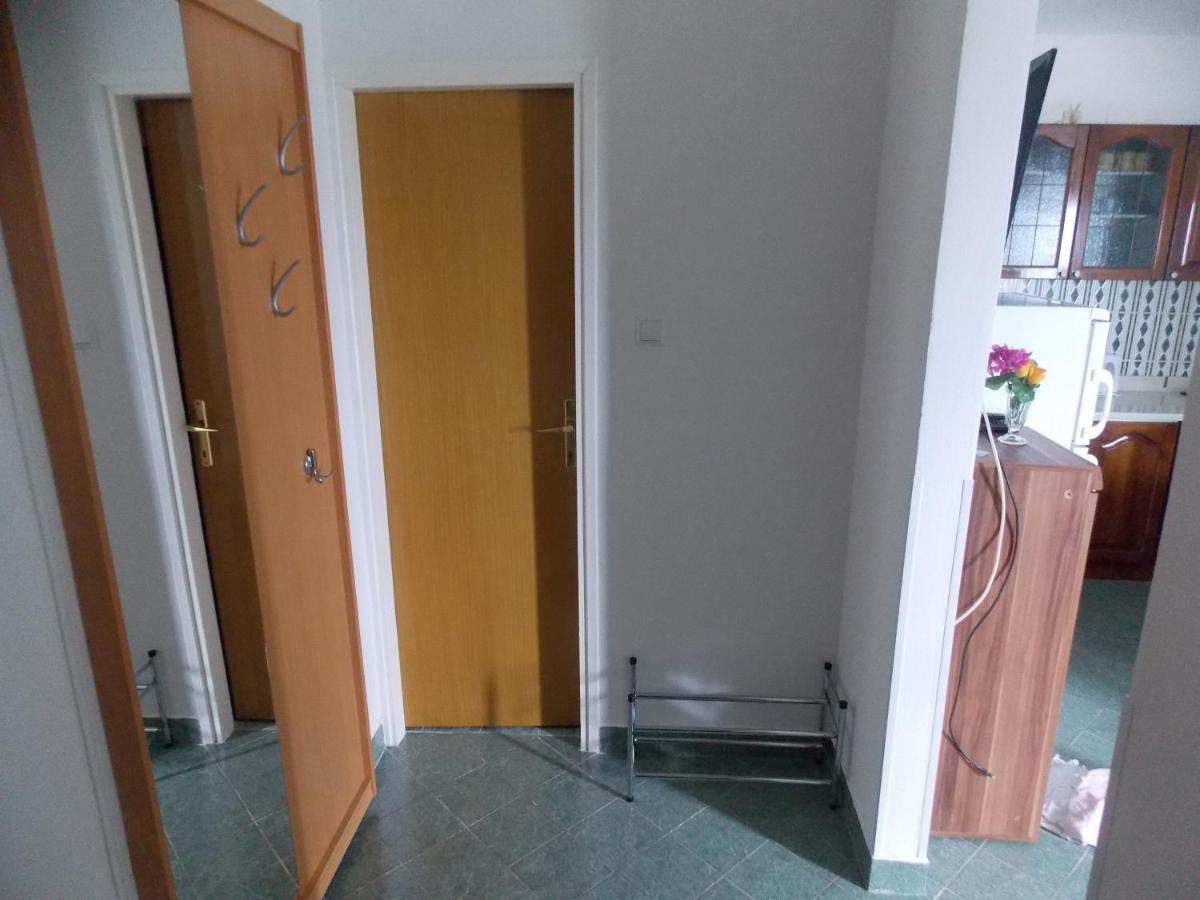 Hanifa Apartmani Ровінь Екстер'єр фото