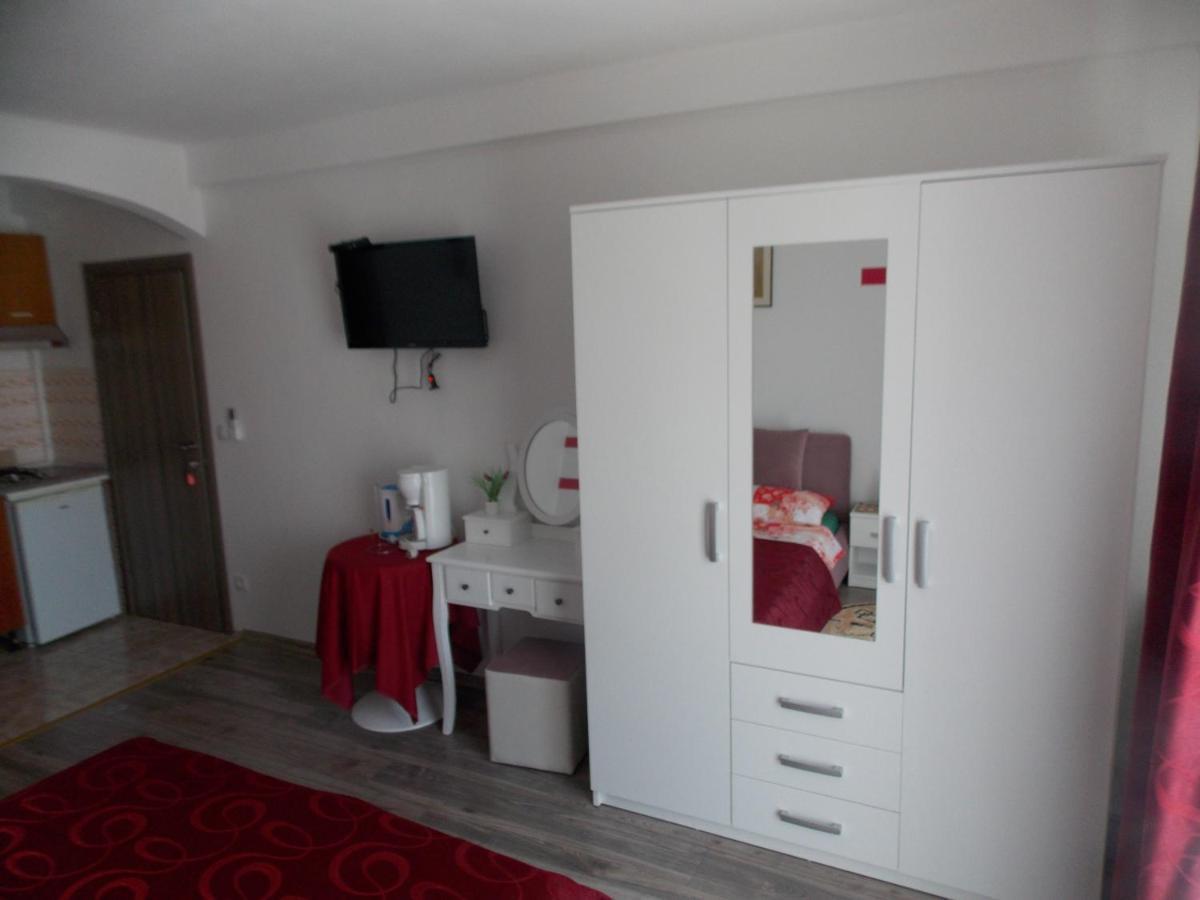 Hanifa Apartmani Ровінь Екстер'єр фото