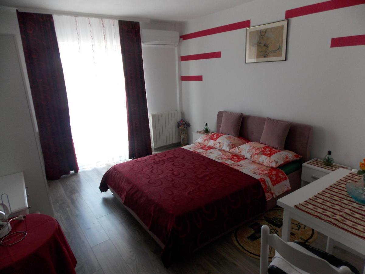 Hanifa Apartmani Ровінь Екстер'єр фото