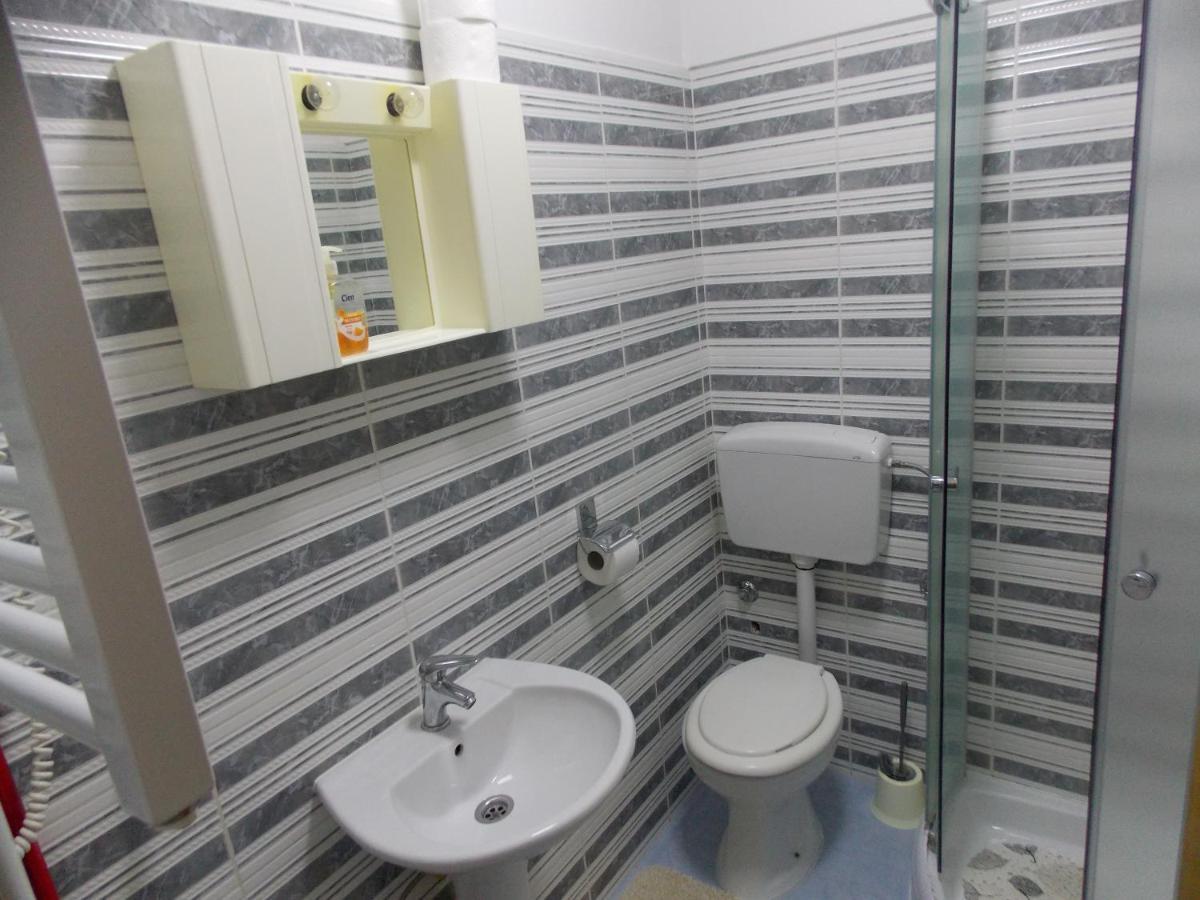 Hanifa Apartmani Ровінь Екстер'єр фото