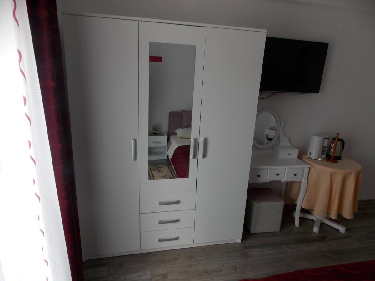 Hanifa Apartmani Ровінь Екстер'єр фото