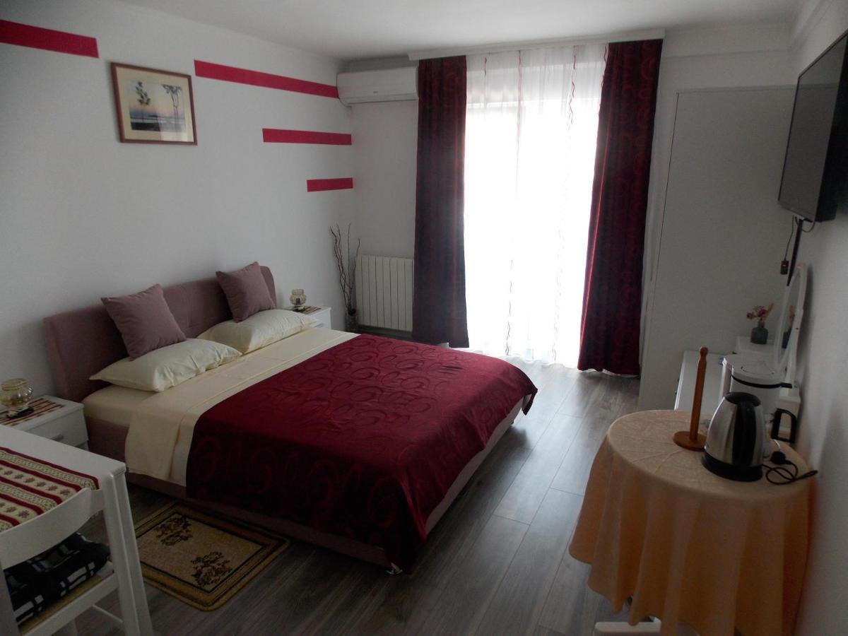 Hanifa Apartmani Ровінь Екстер'єр фото
